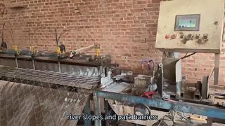 Un producto popular utilizado en África, también adecuado para cercas decorativas de malla de alambre en varias regiones.