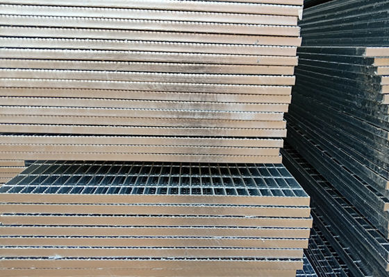 Hot Dip Galvanized Serrated Steel Grating For Anti Slip Bridge Decking