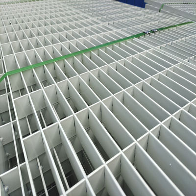 las rejillas del metal de 30x5m m galvanizaron la reja llana del piso de acero para el piso del remolque