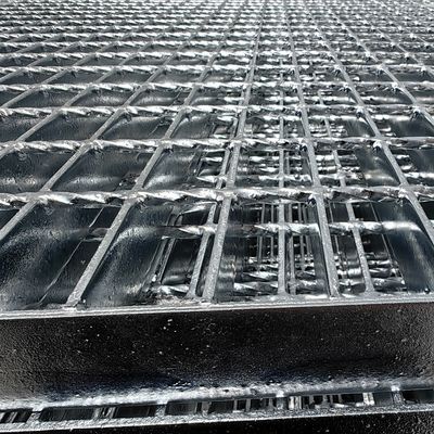 Costo-eficaz conveniente en caliente sumergido galvanizado con rejilla dentada 30 x 5 mm galvanizado con rejilla de acero dentado Tipo2