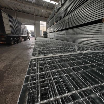 Rejilla de acero industrial de 30 mm soldada a presión de máquina con superficie brillante de 3 mm de barra de cruce