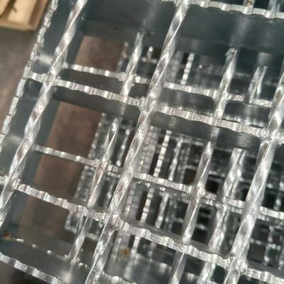 Cortado por máquina, una variedad de métodos de soldadura de rejillas de acero a prueba de fuego
