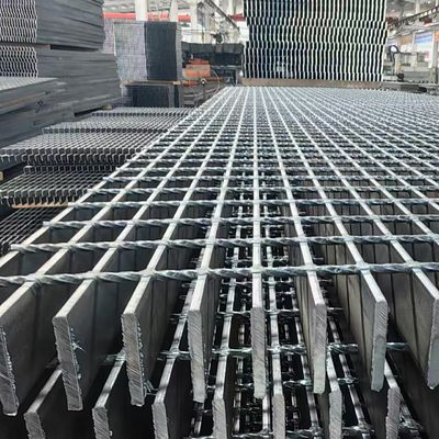 Grilla de suelo de acero industrial soldado a presión por máquina con superficie brillante lisa