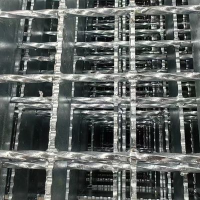 Rejas antideslizantes para el revestimiento de pisos de acero dentro de una barra plana