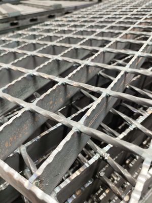 YB/T4001.1-2007 Grilla de acero galvanizado antióxido estándar con barra de rodamiento de 30 mm