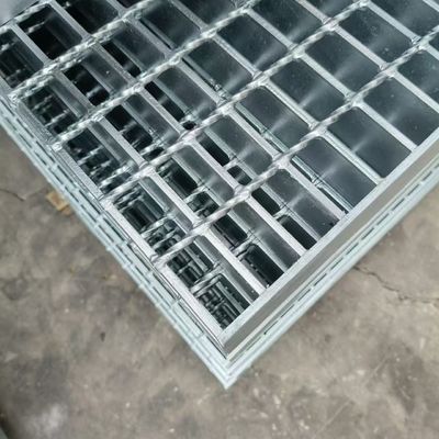 Plataforma de rejilla de metal dentada de alta resistencia Carga pesada en entornos corrosivos