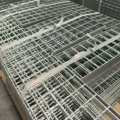 Rejas de acero con marco de aluminio: de diseño ligero y resistente a la corrosión