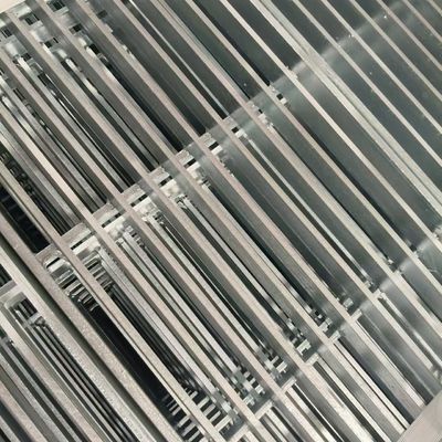 Rejas de barras de aluminio fuertes duraderas y versátiles para pisos industriales