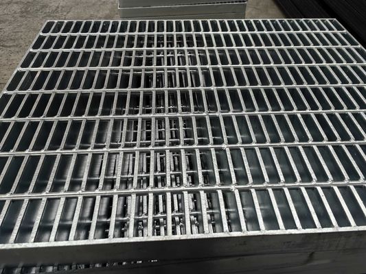 Plata moderna de 3 mm Barras transversales de empuje Industrial de acero soldado Grilla caliente galvanizado Superficie lisa