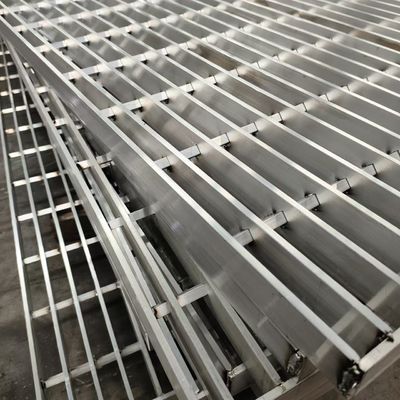 Grilla de acero inoxidable de superficie brillante soldada a presión plana