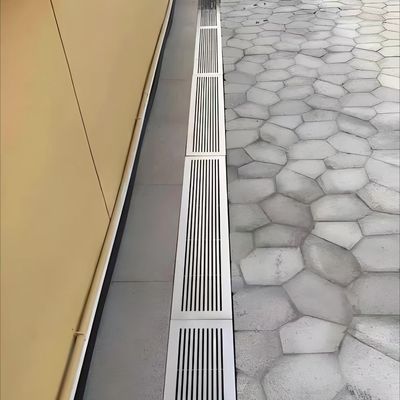 Grilla de barras de aluminio de 900 mm de ancho con acabado anodizado