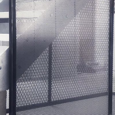 0.6m m serrados perforaron la placa inoxidable para las puertas de la ventana