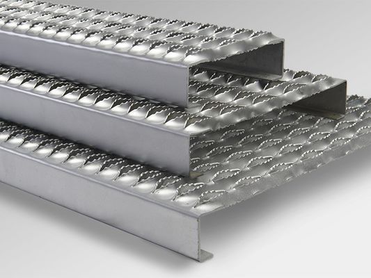 Pisadas de escalera de alta calidad de Diamond Grip Grating Safety Strut de la fuerza